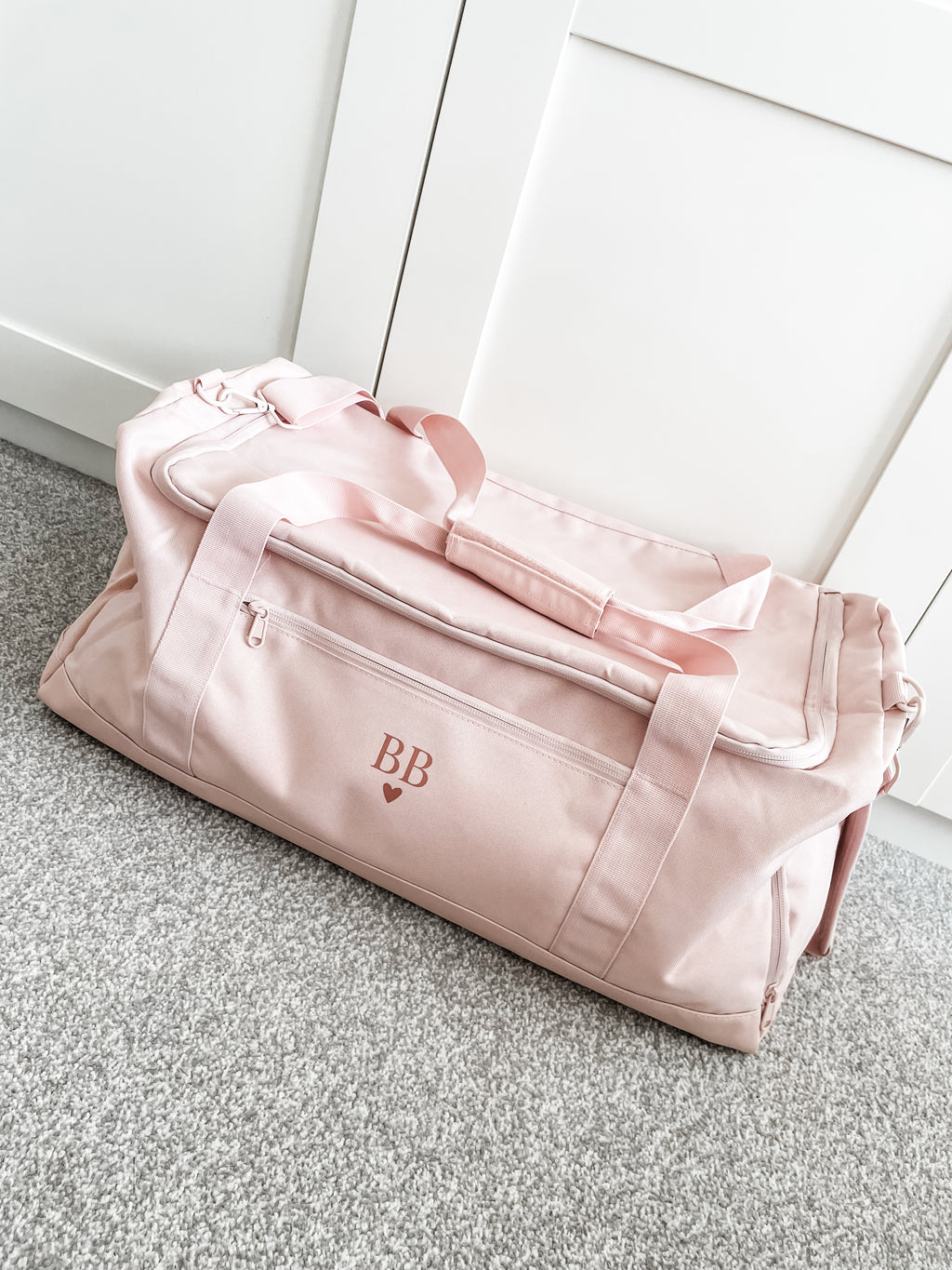 Personalised travel duffle bag in pink with monogram initials, perfect for holidays, weekends away, gym and everyday use. Personalised gym bag for her.