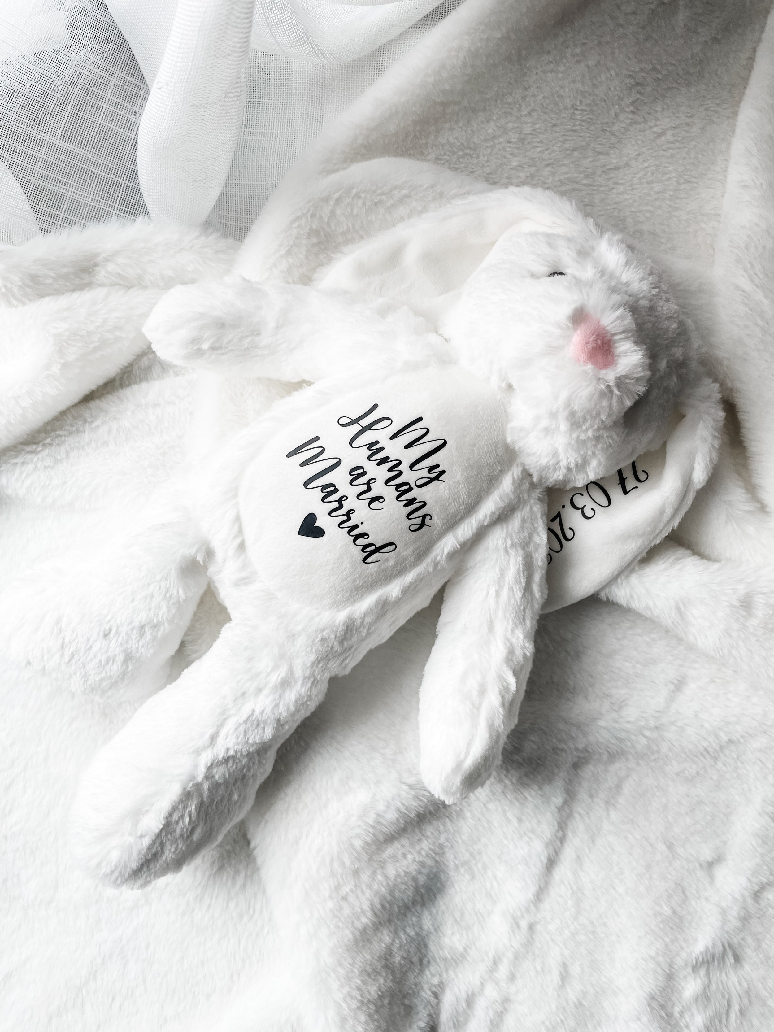 Introducing our personalised grey bunny toy, designed specifically for dogs celebrating their owners' engagement! This adorable bunny features the phrase "My humans are engaged," making it a delightful addition to any engagement announcement. You can also customise it by adding the engagement date on the bunny's ear, creating a unique keepsake for your pet. Perfect for a dog photoshoot, this toy makes a unique addition to your engagement celebrations as well as a special keepsake for your dog. 