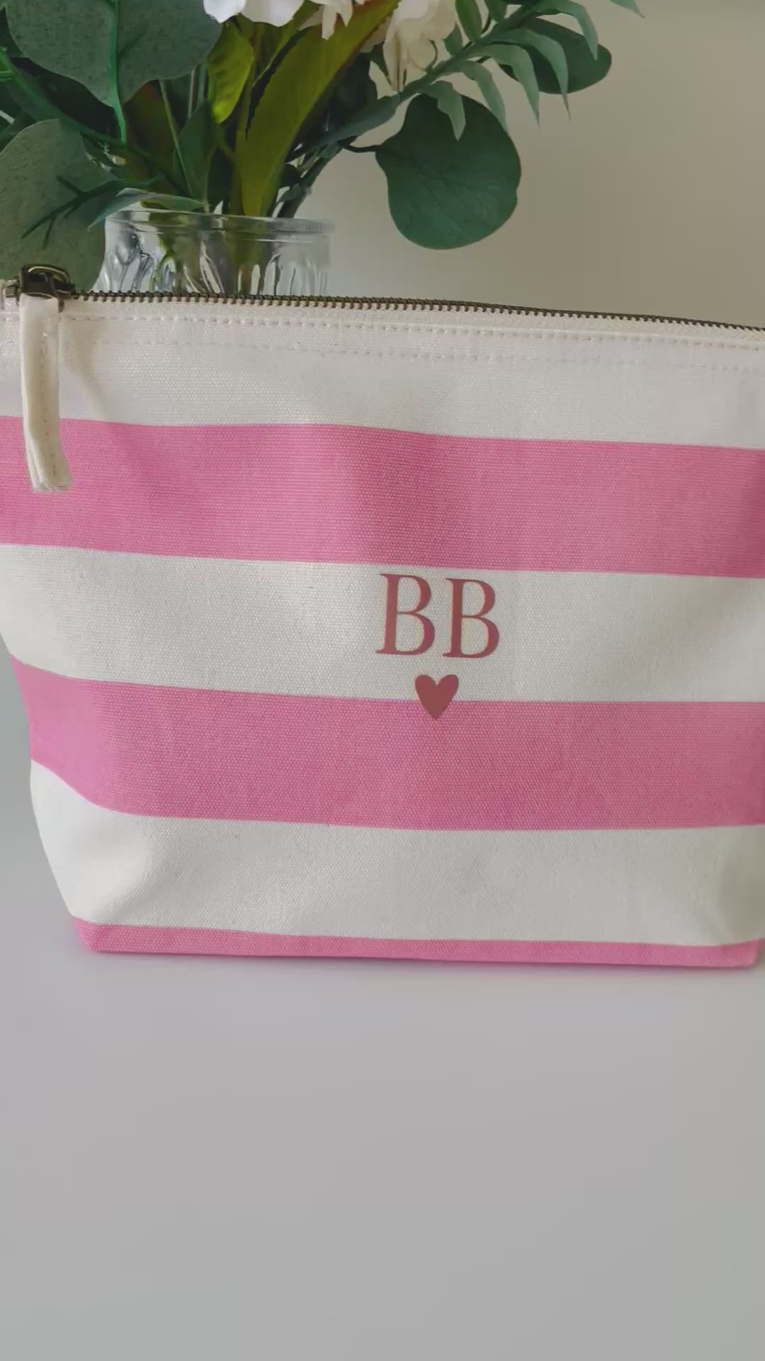 Personalised makeup pouch with initials, spacious cosmetic bag for storing makeup, toiletries and everyday essentials.